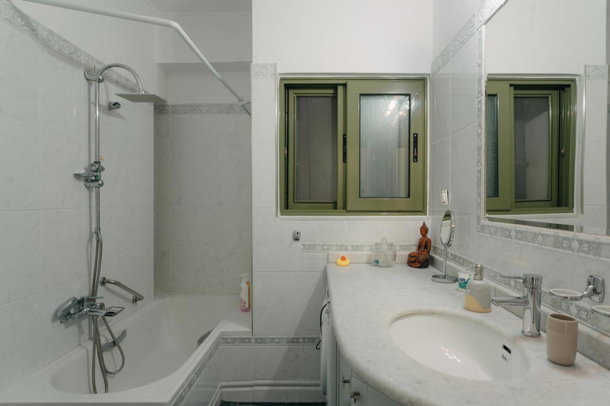 Lazarus 2Bd Apartment In The Center パトラ エクステリア 写真