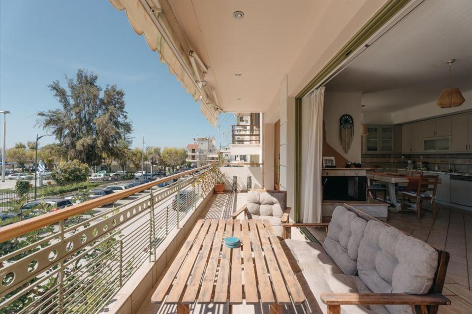 Lazarus 2Bd Apartment In The Center パトラ エクステリア 写真